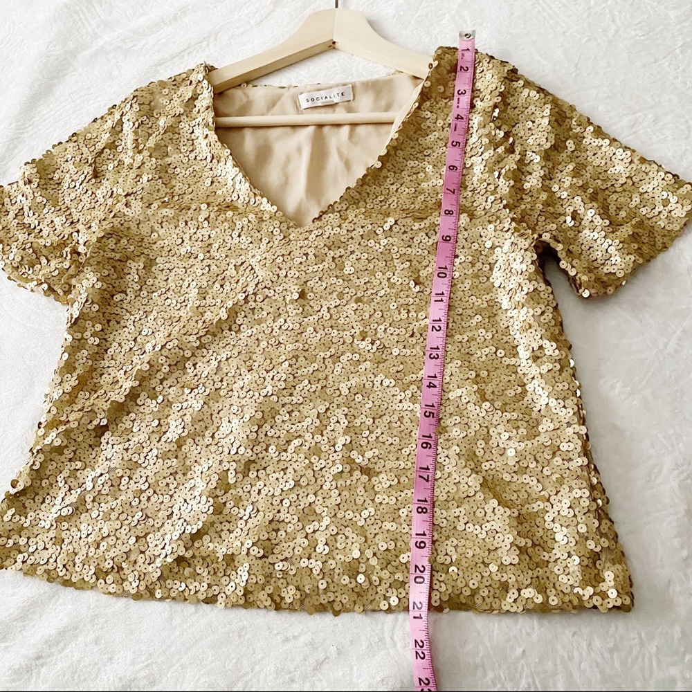 Socialite Sequin Gold Boxy V-Neck Top - Picture 7 of 12